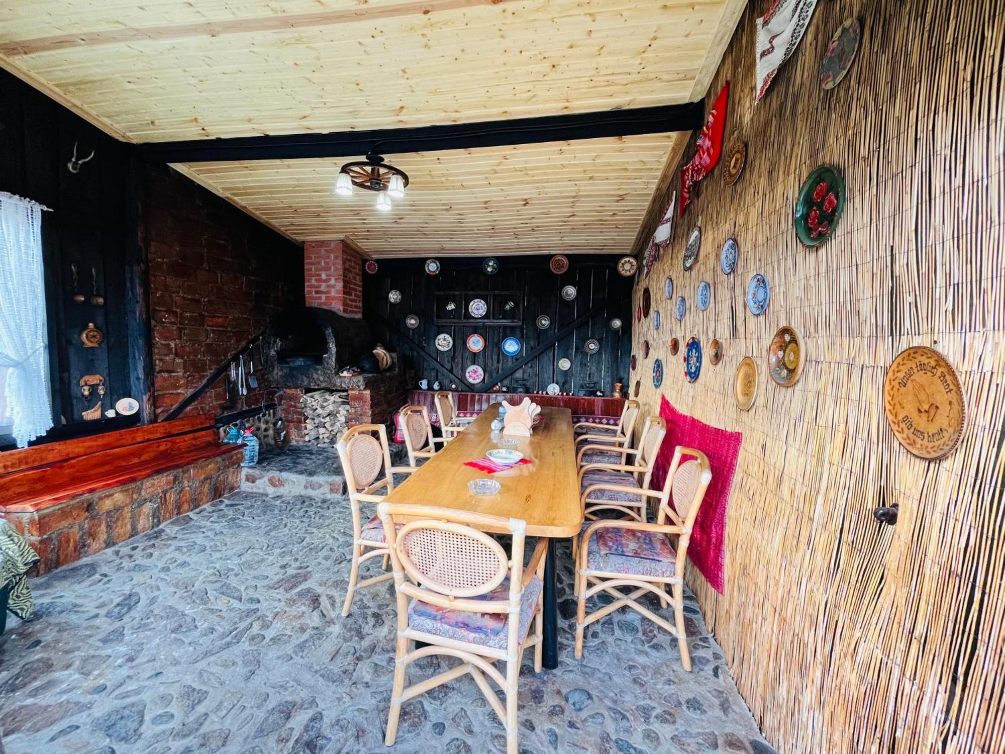 Villa Casa De Sub Hora Zărneşti Exterior foto